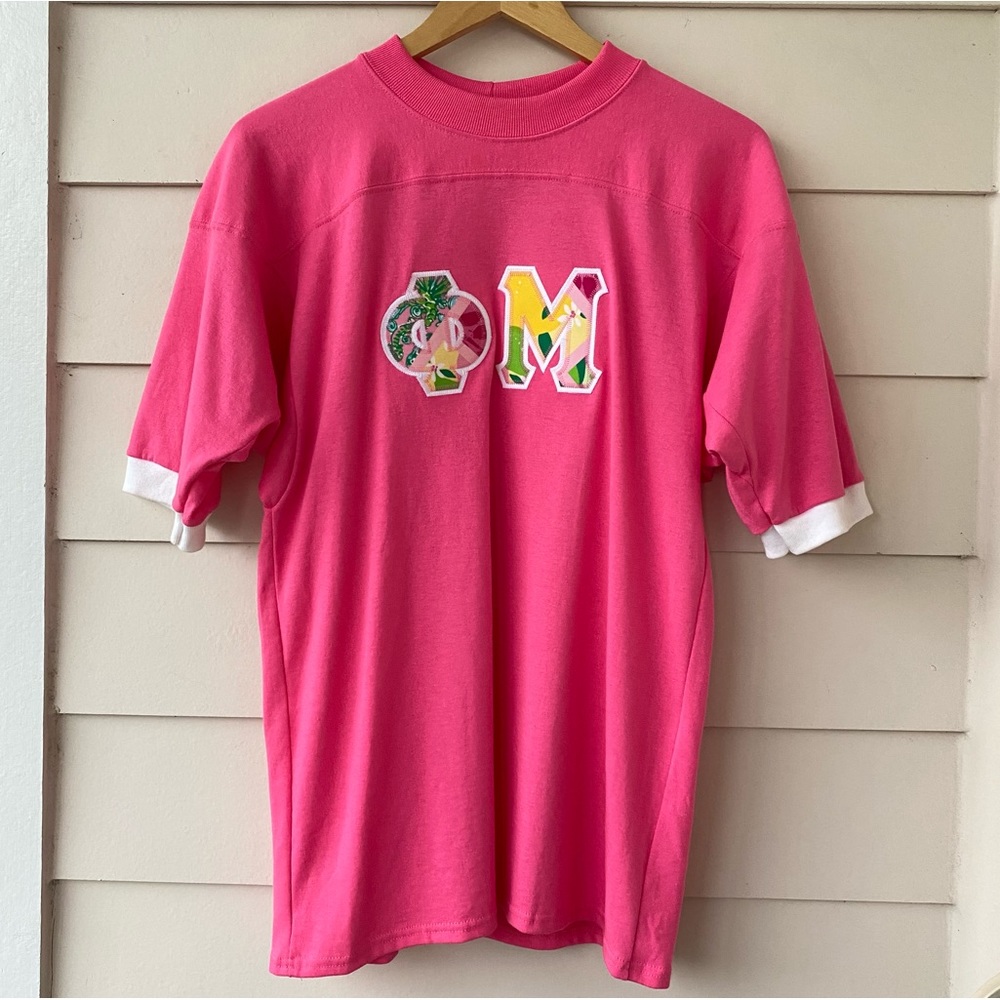 SIGNATURE SPORTSWEAR • Phi Mu Lilly Pulitzer Pink Jersey Tee size Medium